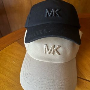 NWT Michael Michael Kors Baseball Caps (Lot) ⚾️
2 hats color Black and Tan
